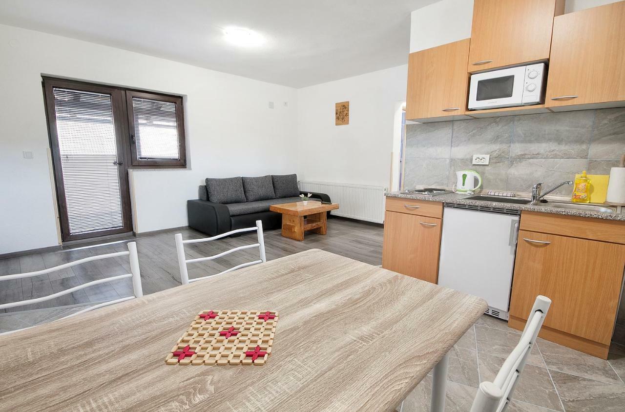 Apartments Matko Rakovica Kültér fotó